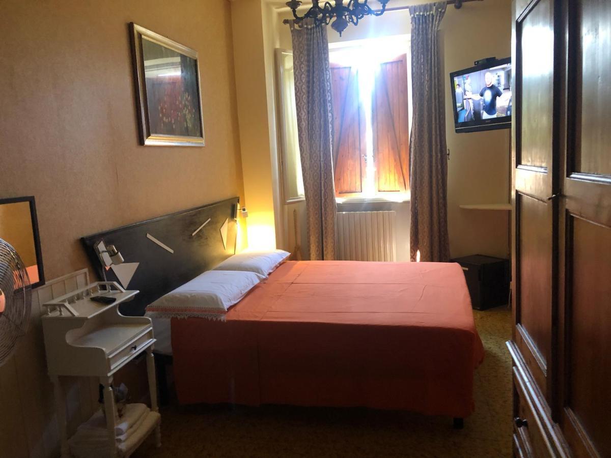 포솜브로네 La Finestra Sul Fiume B&B 외부 사진