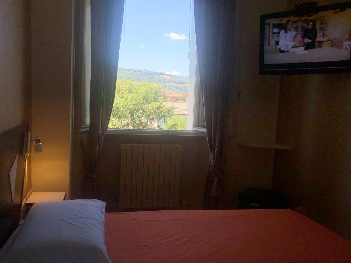 포솜브로네 La Finestra Sul Fiume B&B 외부 사진