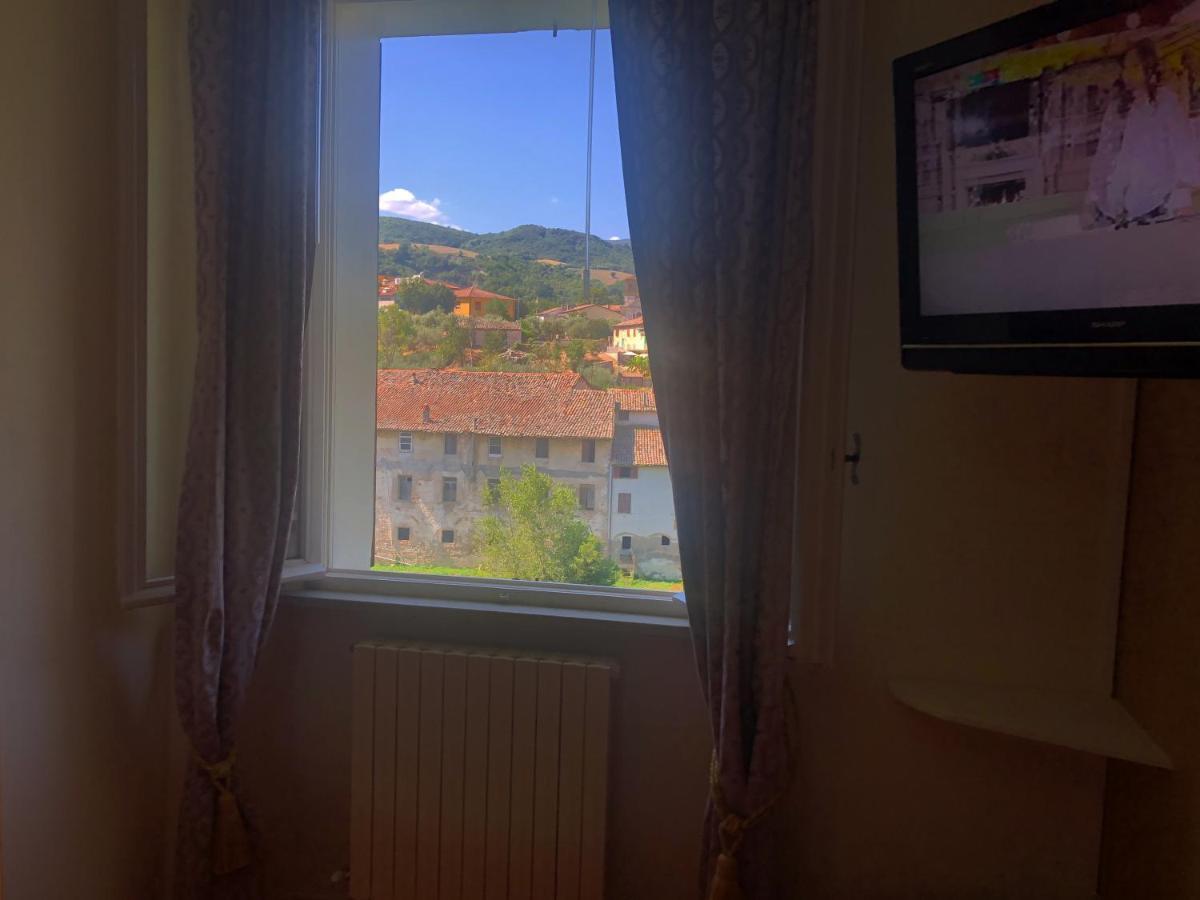 포솜브로네 La Finestra Sul Fiume B&B 외부 사진