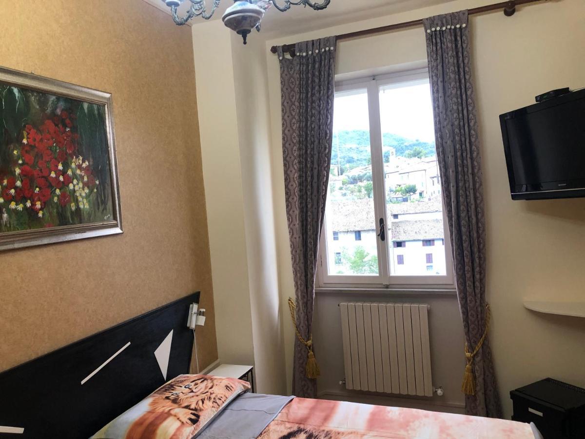 포솜브로네 La Finestra Sul Fiume B&B 외부 사진