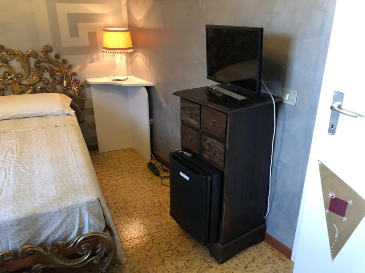 포솜브로네 La Finestra Sul Fiume B&B 외부 사진