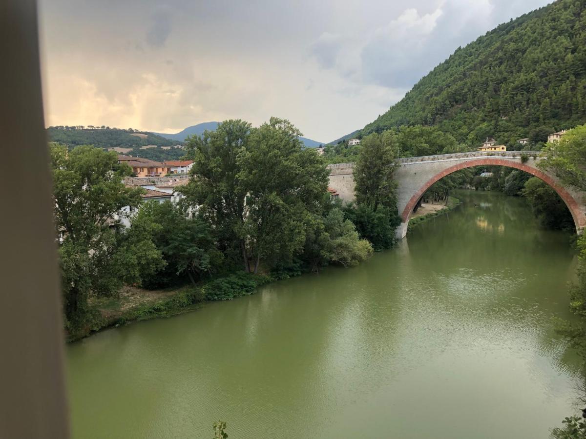 포솜브로네 La Finestra Sul Fiume B&B 외부 사진
