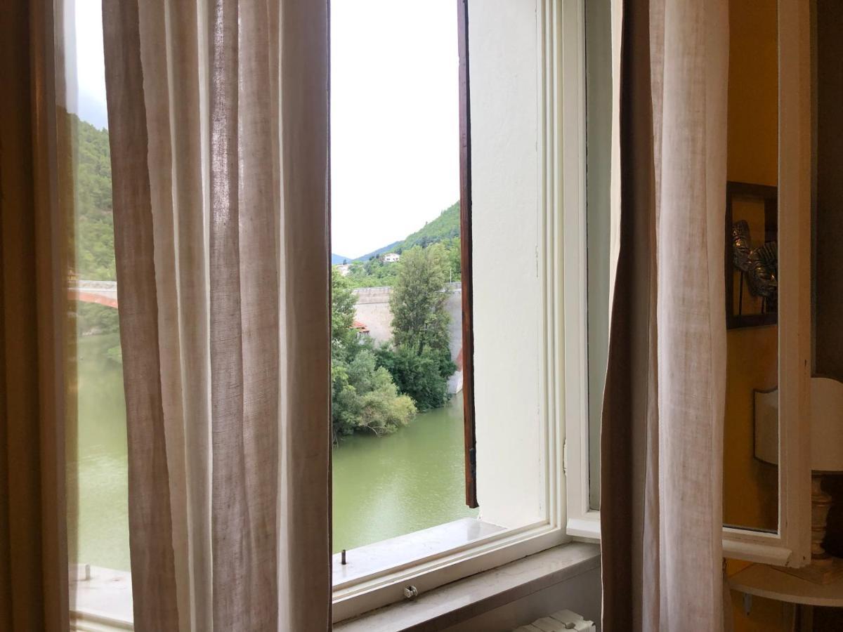 포솜브로네 La Finestra Sul Fiume B&B 외부 사진