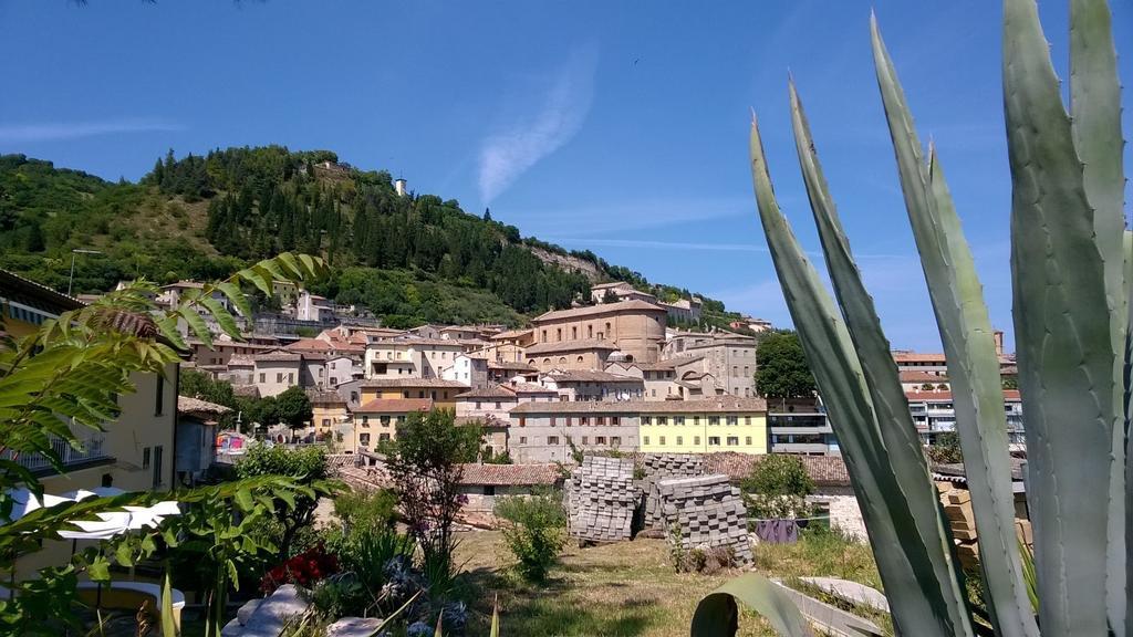 포솜브로네 La Finestra Sul Fiume B&B 외부 사진