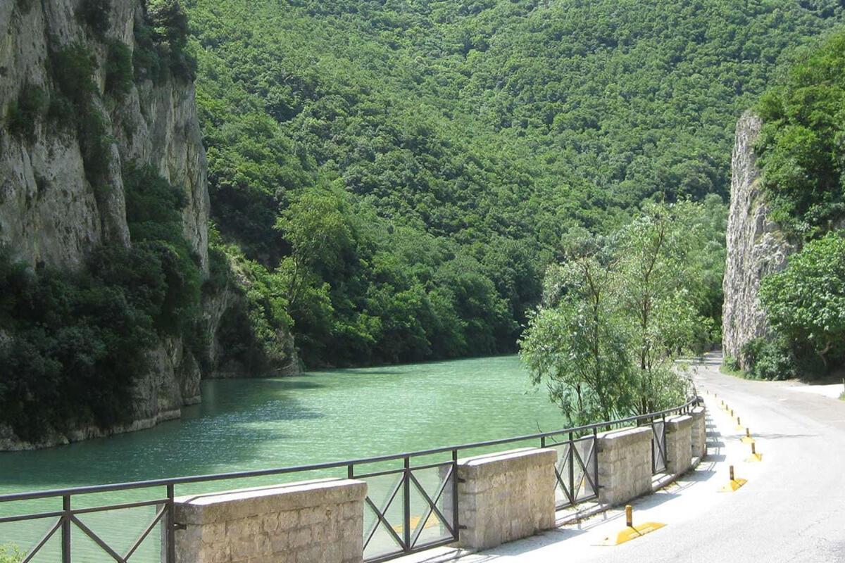 포솜브로네 La Finestra Sul Fiume B&B 외부 사진